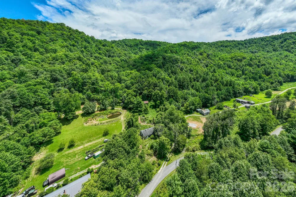 789 Jarrett Cove Road Marshall, NC 28753