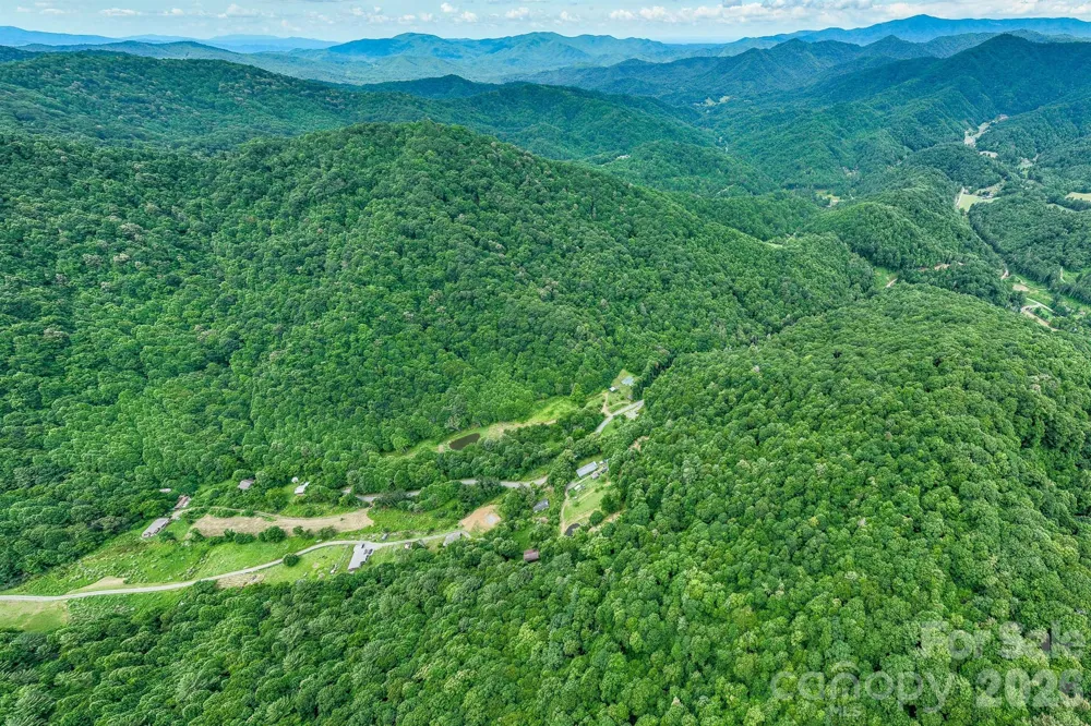 789 Jarrett Cove Road Marshall, NC 28753