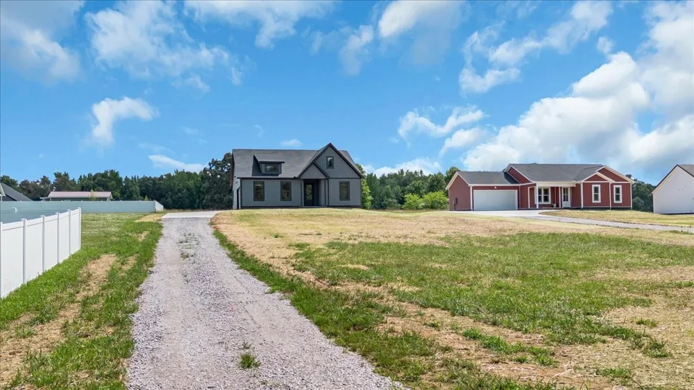 1459 Smartt Station Rd Morrison, TN 37357
