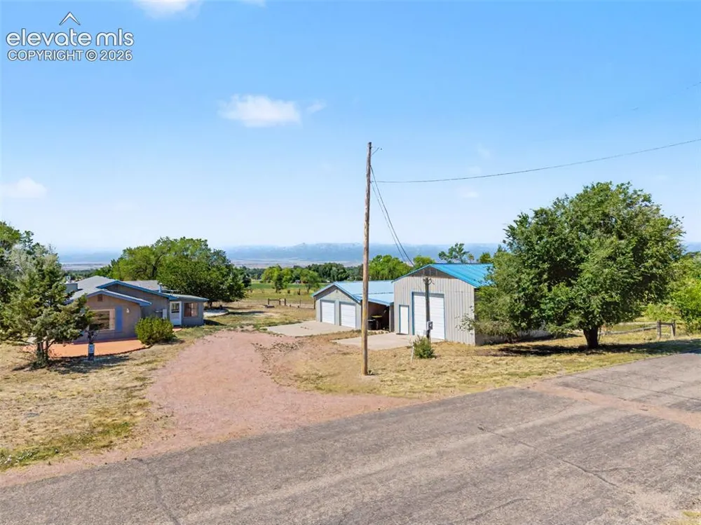 1335 Apple Lane Penrose, CO 81240
