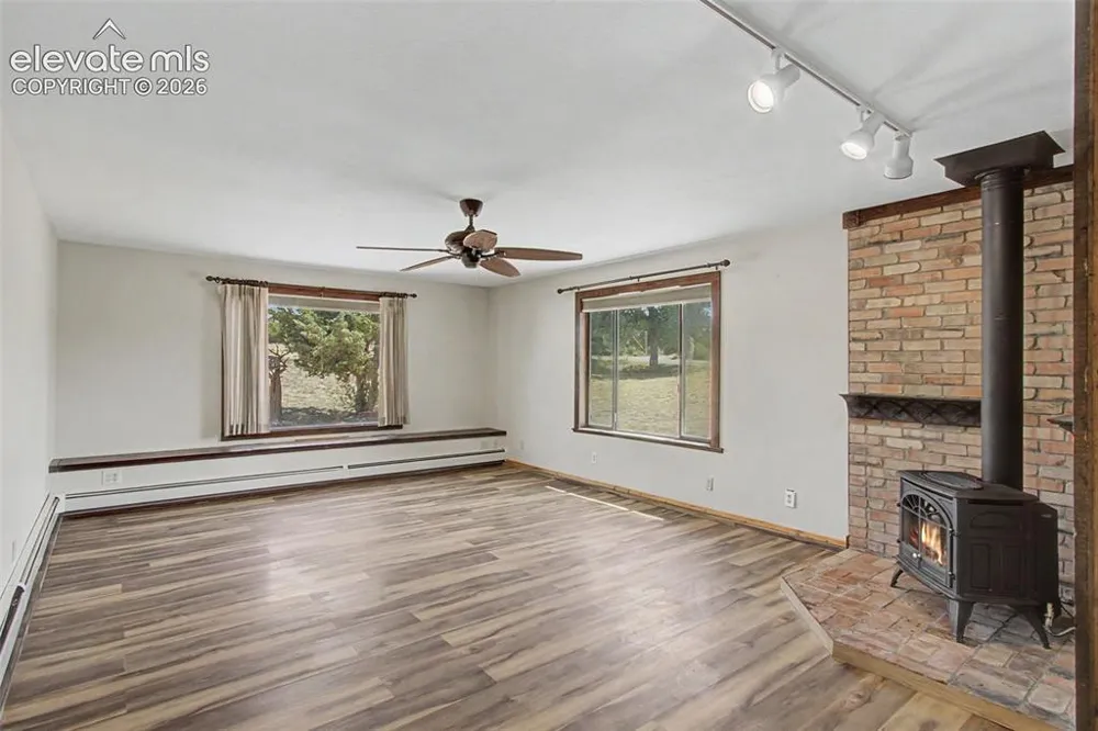 1335 Apple Lane Penrose, CO 81240