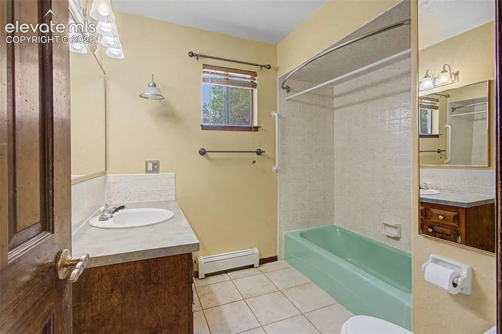 1335 Apple Lane Penrose, CO 81240