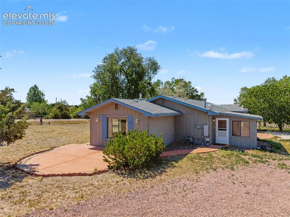 1335 Apple Lane Penrose, CO 81240