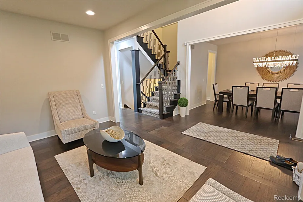 4966 Park Manor Drive Troy City, MI 48098