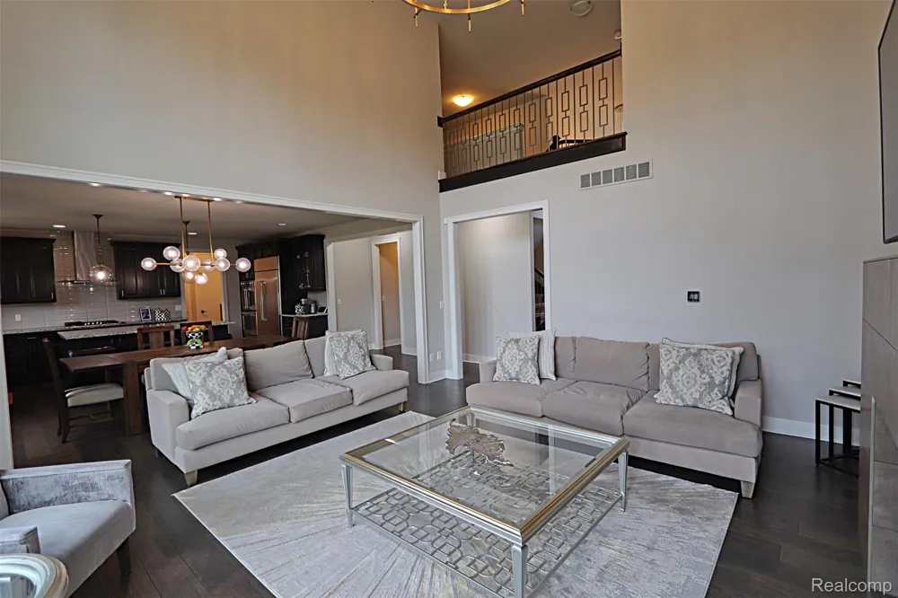 4966 Park Manor Drive Troy City, MI 48098
