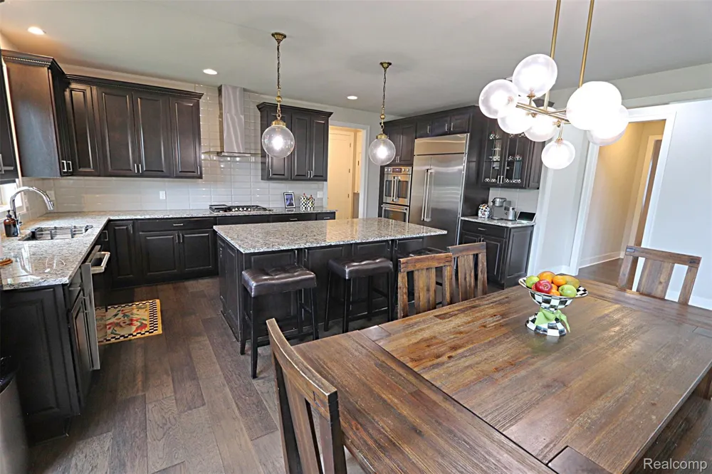 4966 Park Manor Drive Troy City, MI 48098