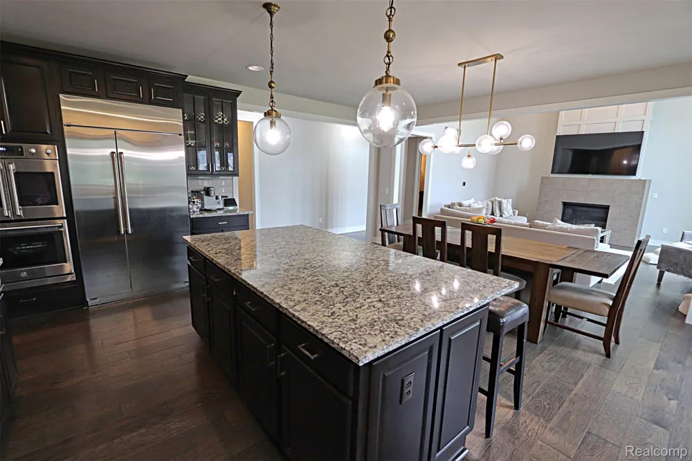4966 Park Manor Drive Troy City, MI 48098