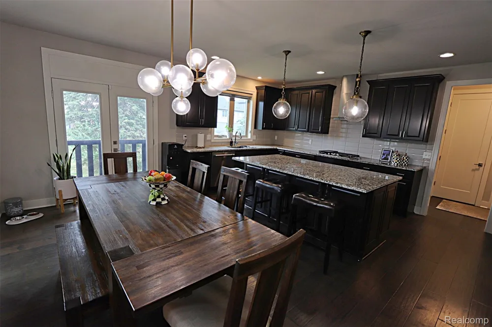 4966 Park Manor Drive Troy City, MI 48098