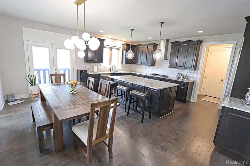 4966 Park Manor Drive Troy City, MI 48098