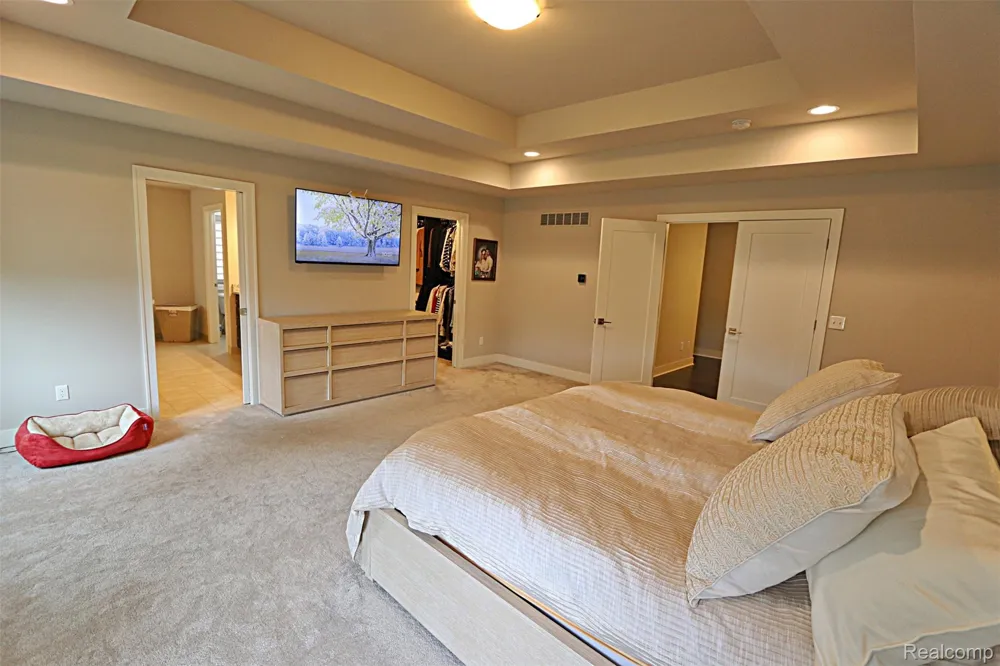 4966 Park Manor Drive Troy City, MI 48098