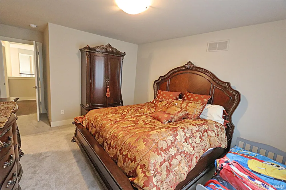 4966 Park Manor Drive Troy City, MI 48098