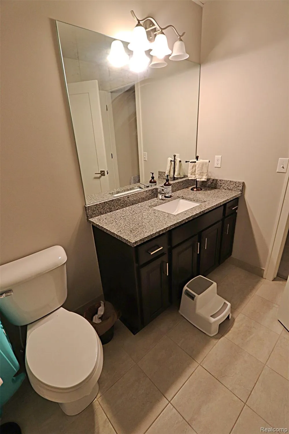 4966 Park Manor Drive Troy City, MI 48098