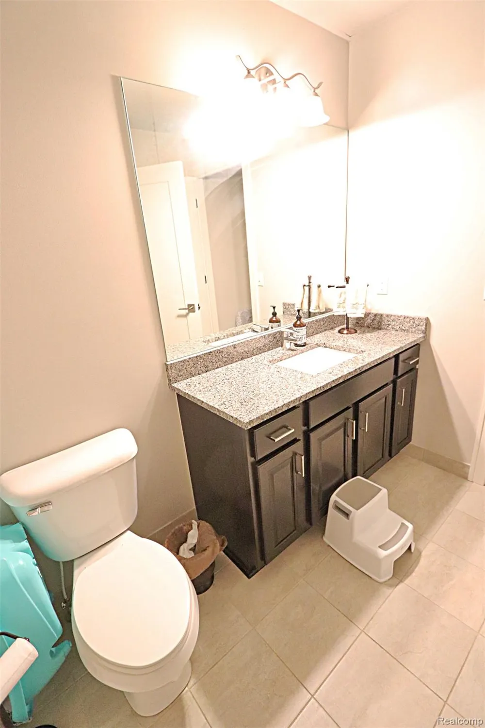 4966 Park Manor Drive Troy City, MI 48098