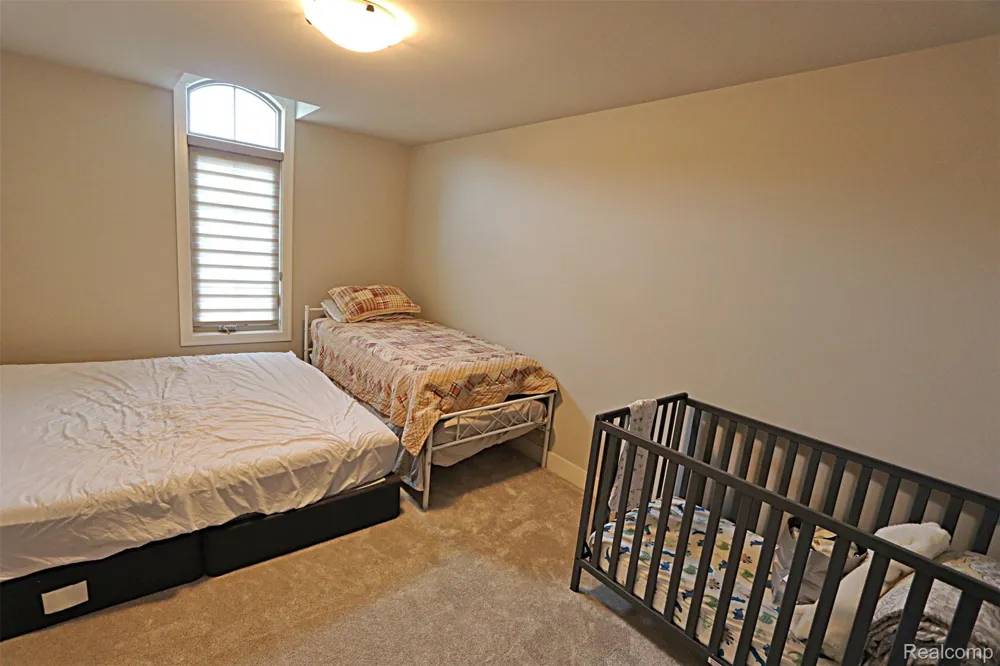 4966 Park Manor Drive Troy City, MI 48098
