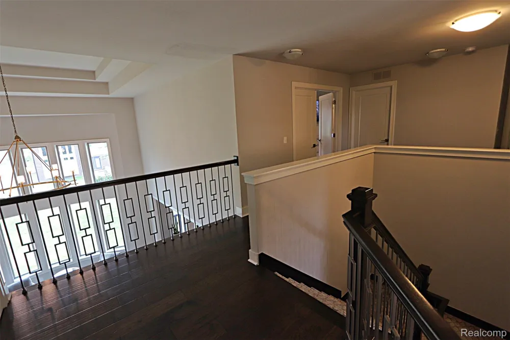 4966 Park Manor Drive Troy City, MI 48098