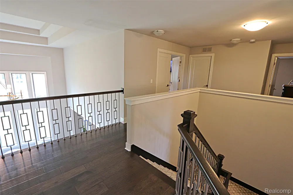 4966 Park Manor Drive Troy City, MI 48098