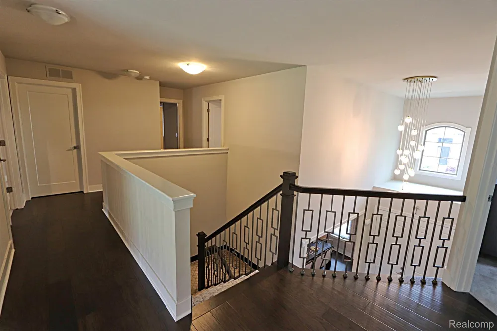 4966 Park Manor Drive Troy City, MI 48098