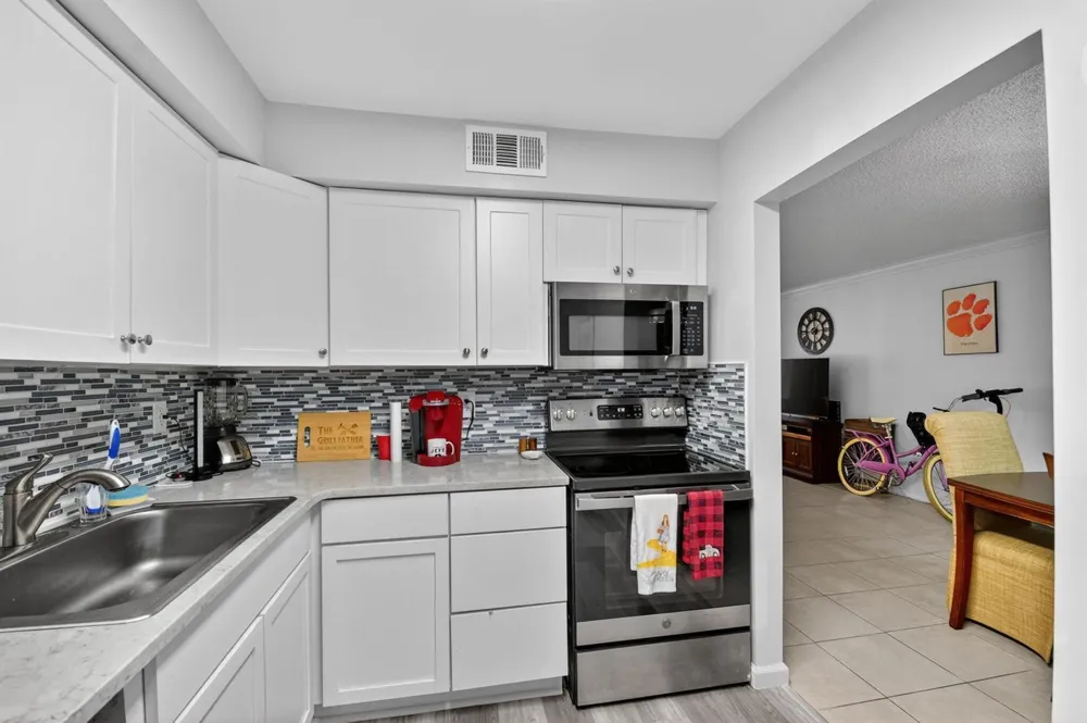 9810 Pineapple Tree Drive #103 Boynton Beach, FL 33436