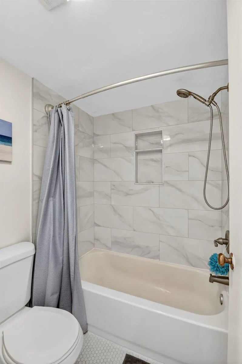 9810 Pineapple Tree Drive #103 Boynton Beach, FL 33436