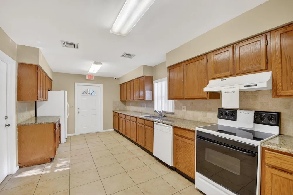 9810 Pineapple Tree Drive #103 Boynton Beach, FL 33436