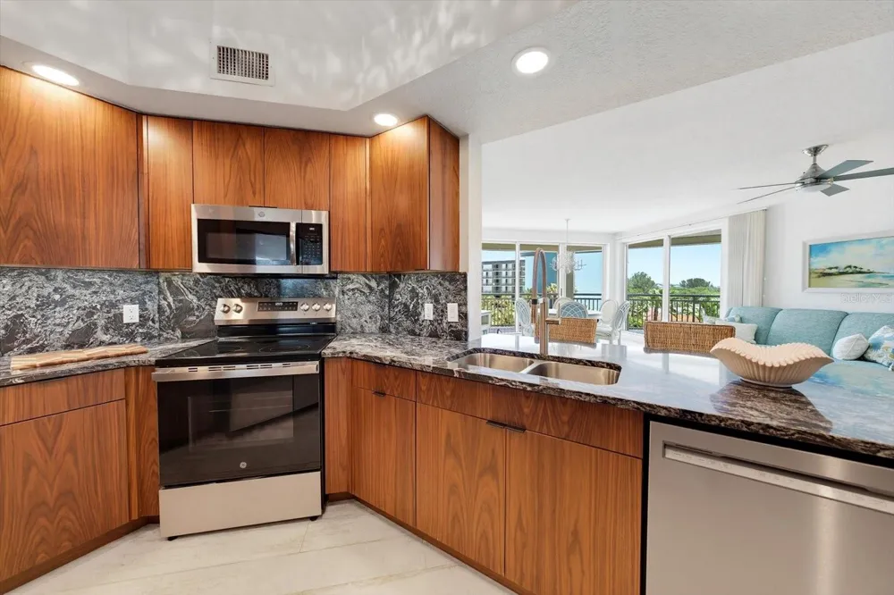 1170 GULF BOULEVARD #404 Clearwater Beach, FL 33767