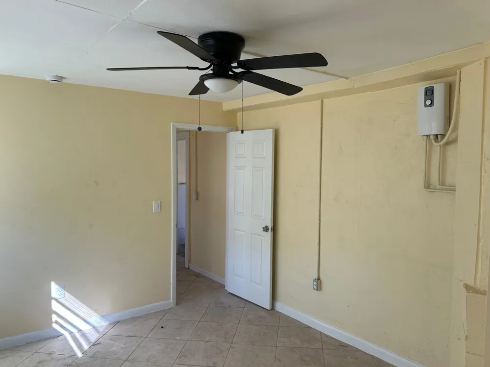 371 Banyan (REAR APT) Avenue Pahokee, FL 33476