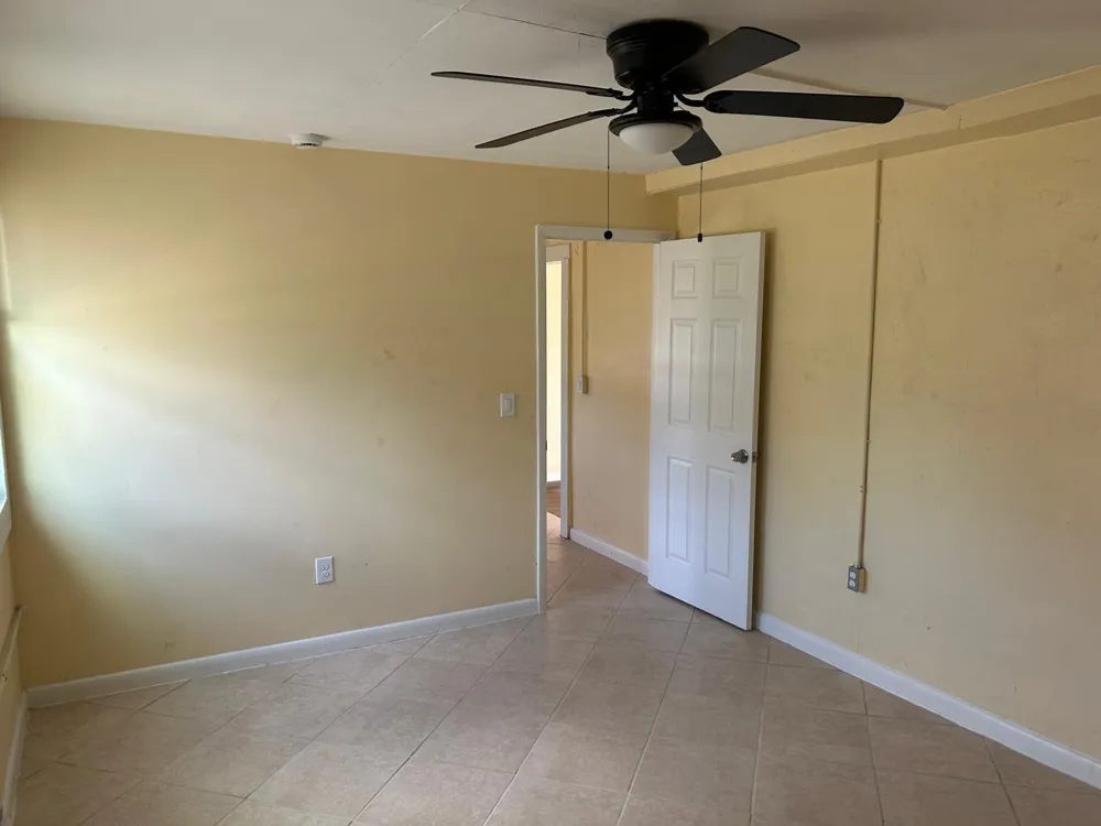 371 Banyan (REAR APT) Avenue Pahokee, FL 33476