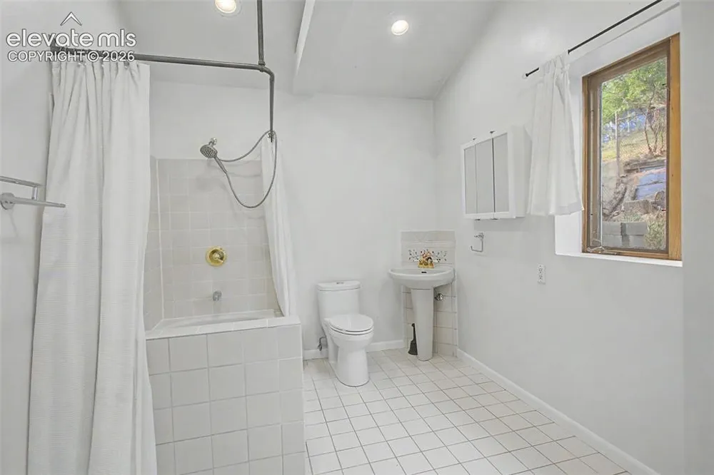 917 Midland Avenue Manitou Springs, CO 80829