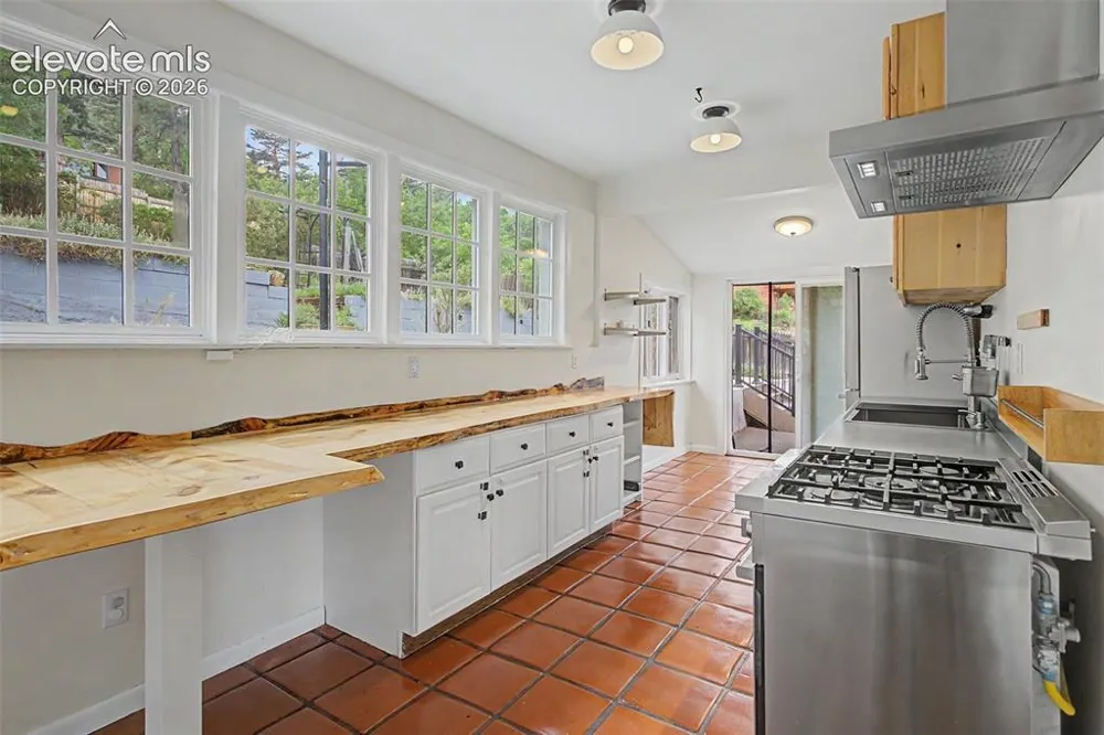 917 Midland Avenue Manitou Springs, CO 80829