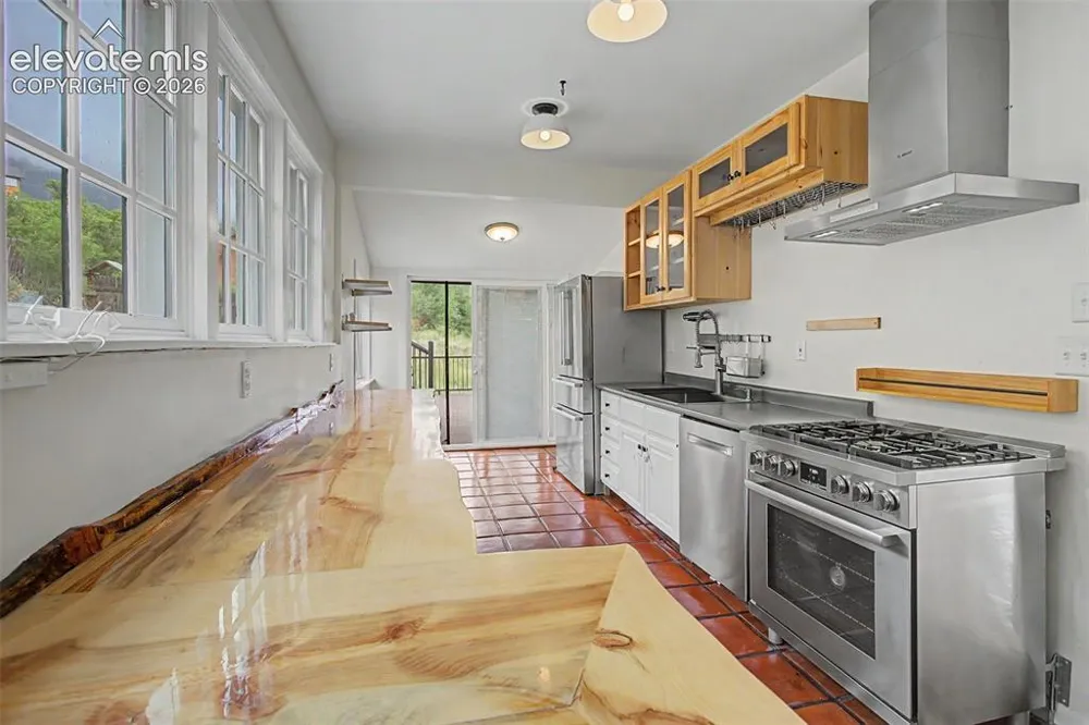 917 Midland Avenue Manitou Springs, CO 80829
