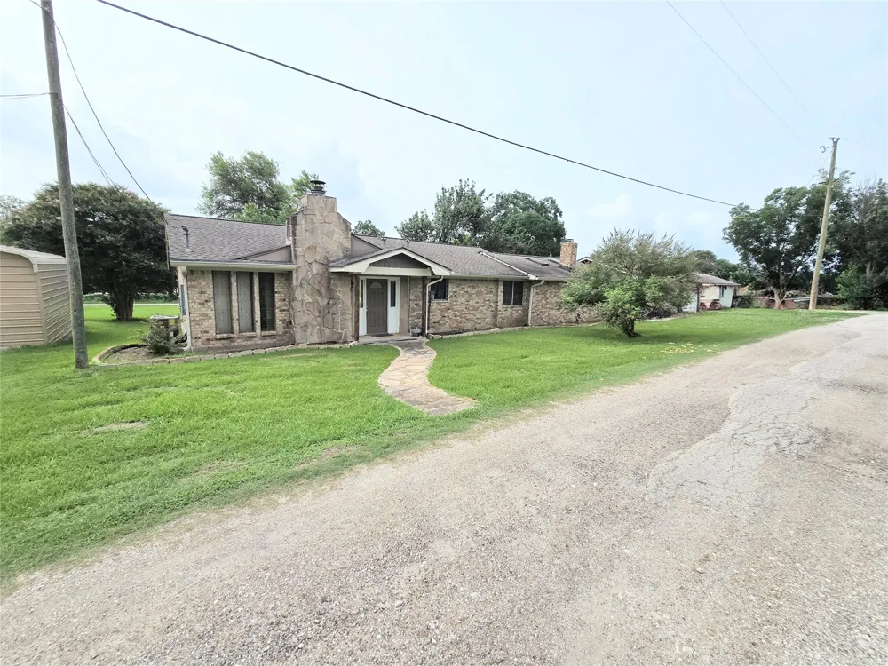 31 Clearview Street Point Blank, TX 77364