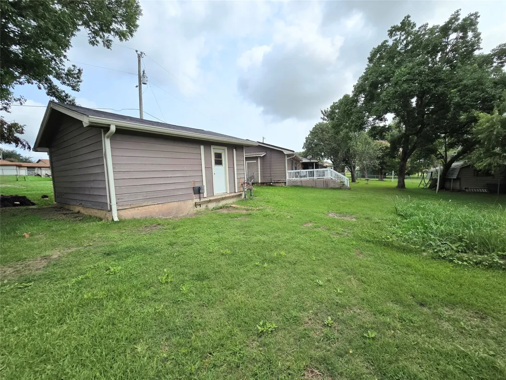 31 Clearview Street Point Blank, TX 77364