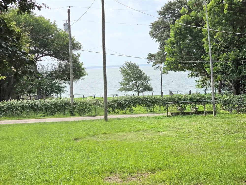 31 Clearview Street Point Blank, TX 77364