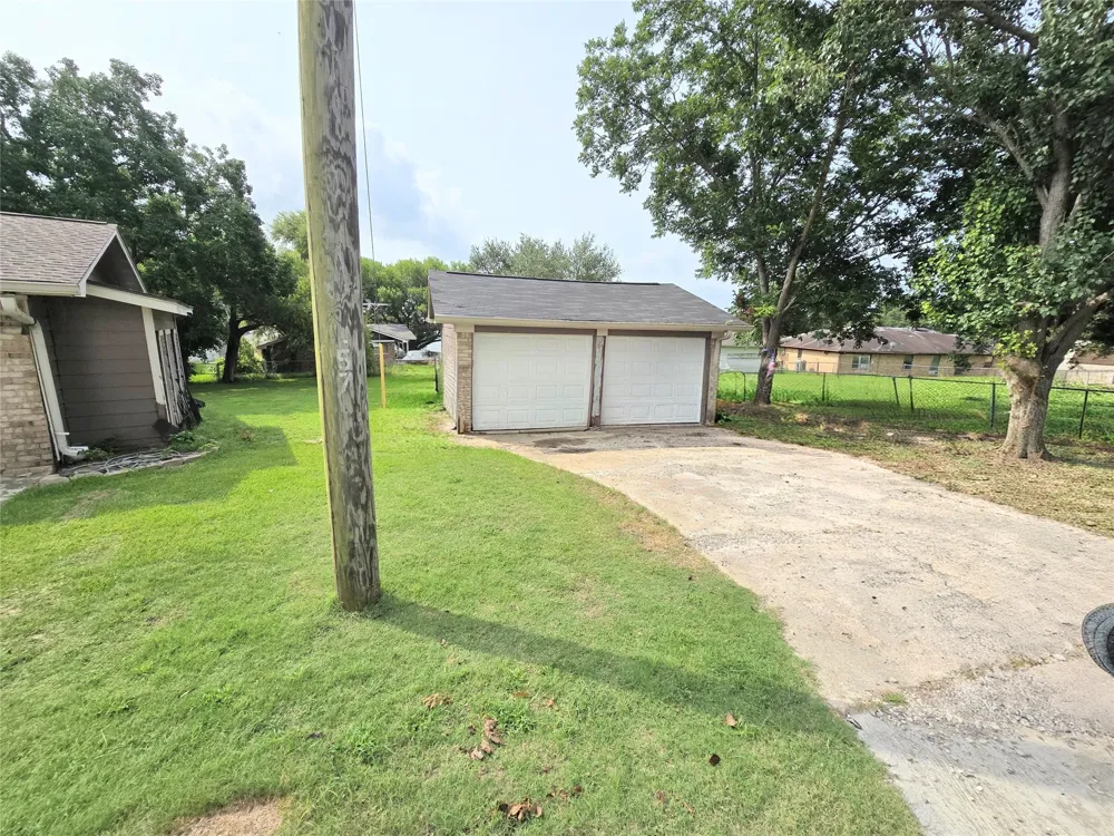 31 Clearview Street Point Blank, TX 77364