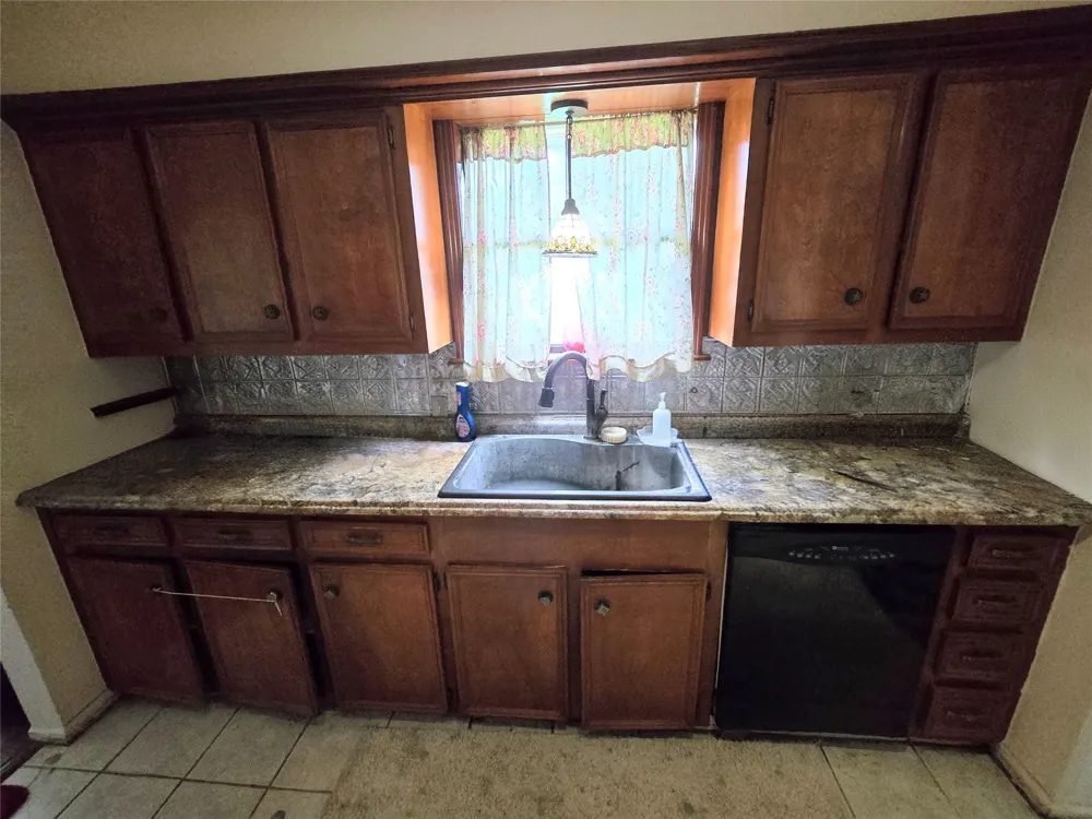 31 Clearview Street Point Blank, TX 77364