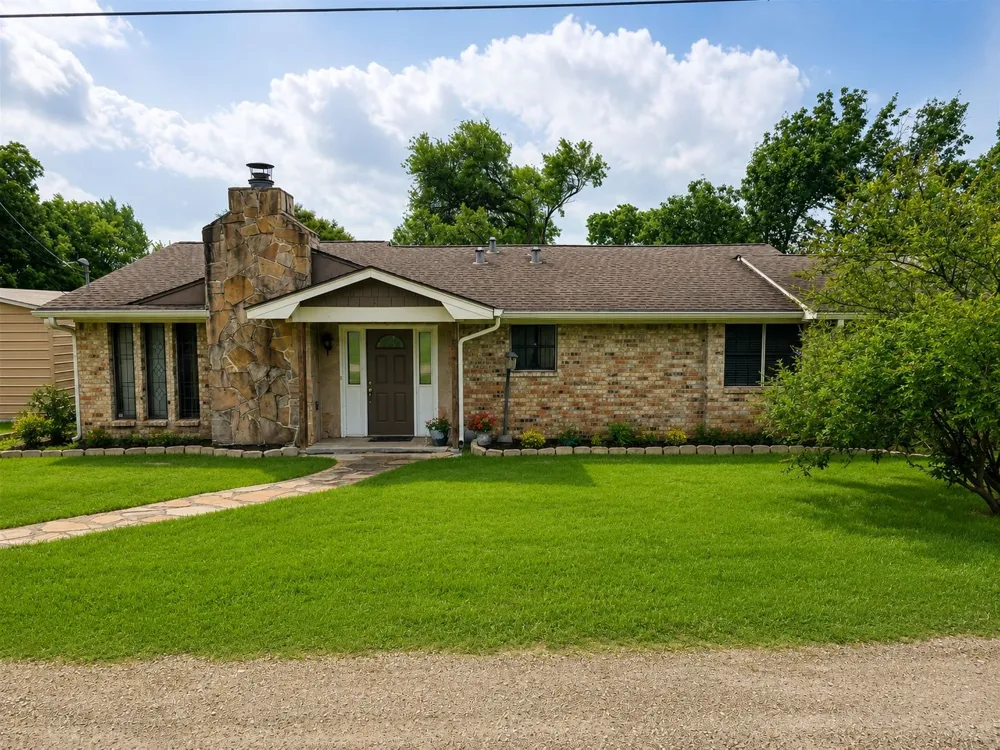 31 Clearview Street Point Blank, TX 77364