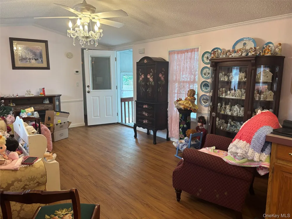 1661 Old Country Road #125 Riverhead, NY 11901