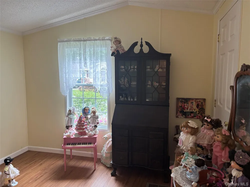 1661 Old Country Road #125 Riverhead, NY 11901