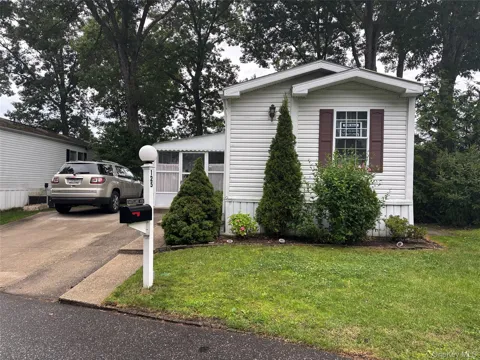 1661 Old Country Road #125
