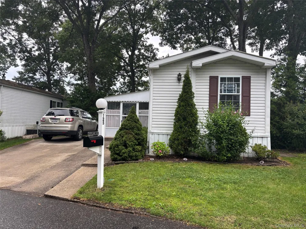1661 Old Country Road #125 Riverhead, NY 11901