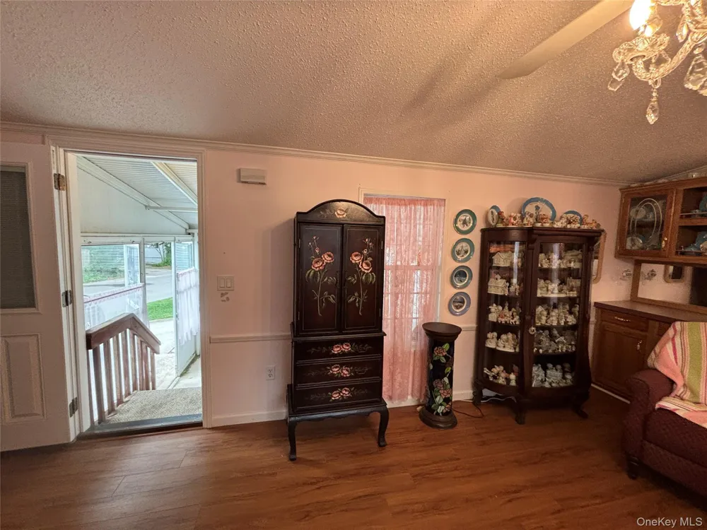 1661 Old Country Road #125 Riverhead, NY 11901