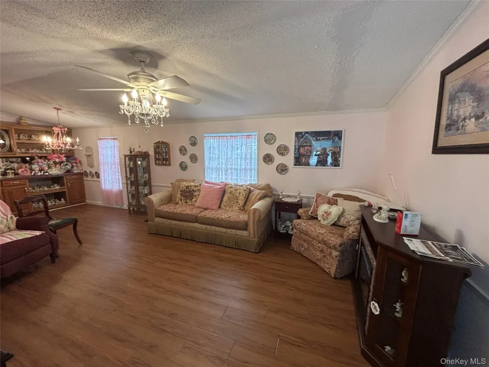 1661 Old Country Road #125 Riverhead, NY 11901