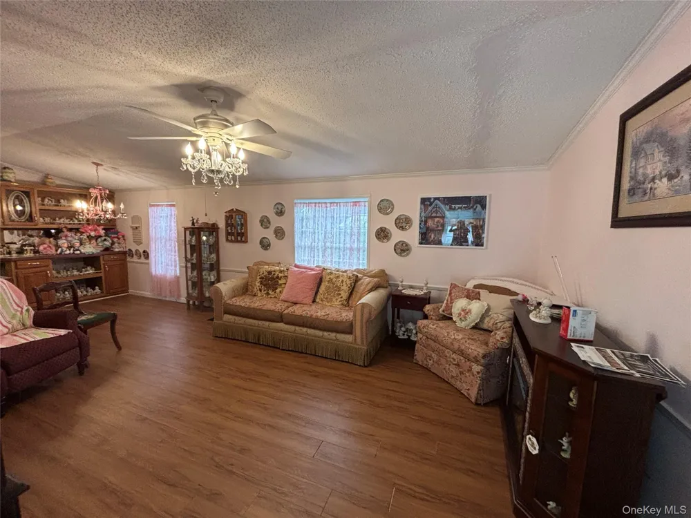 1661 Old Country Road #125 Riverhead, NY 11901