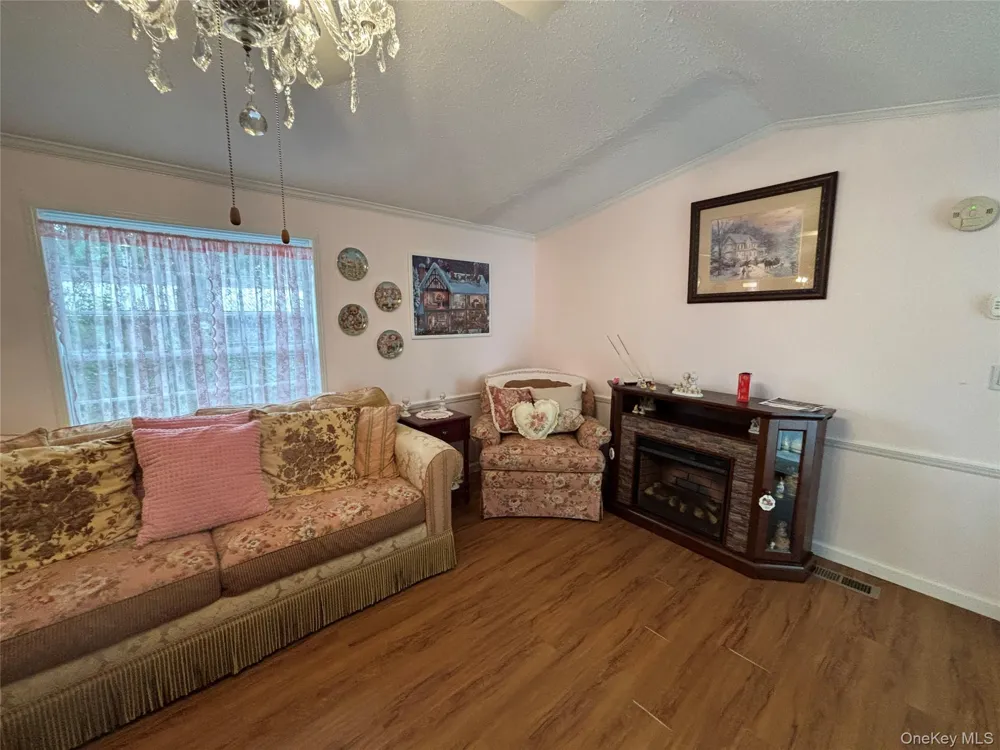 1661 Old Country Road #125 Riverhead, NY 11901