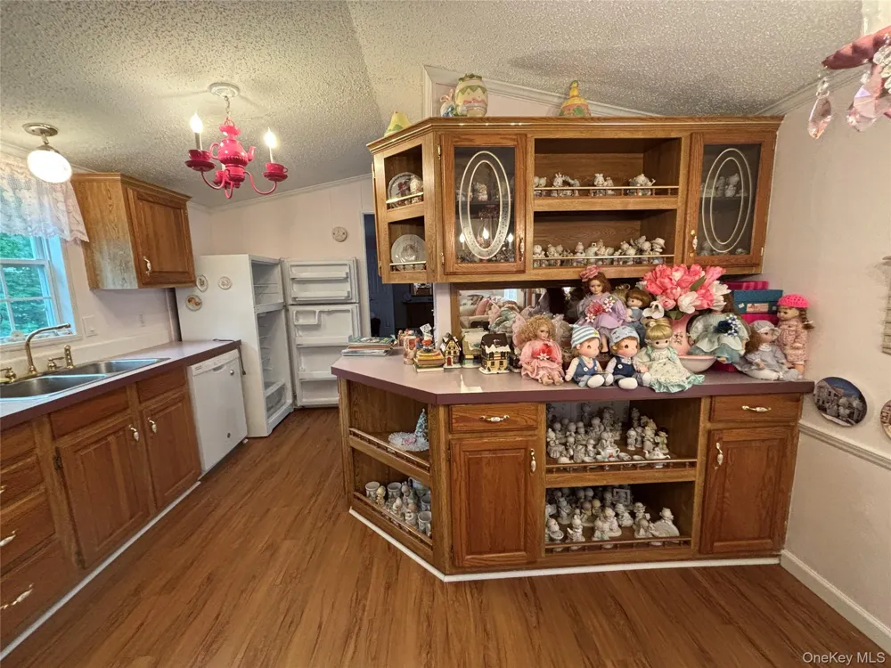 1661 Old Country Road #125 Riverhead, NY 11901