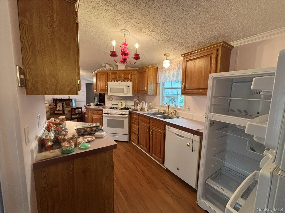 1661 Old Country Road #125 Riverhead, NY 11901