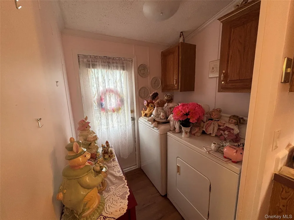 1661 Old Country Road #125 Riverhead, NY 11901