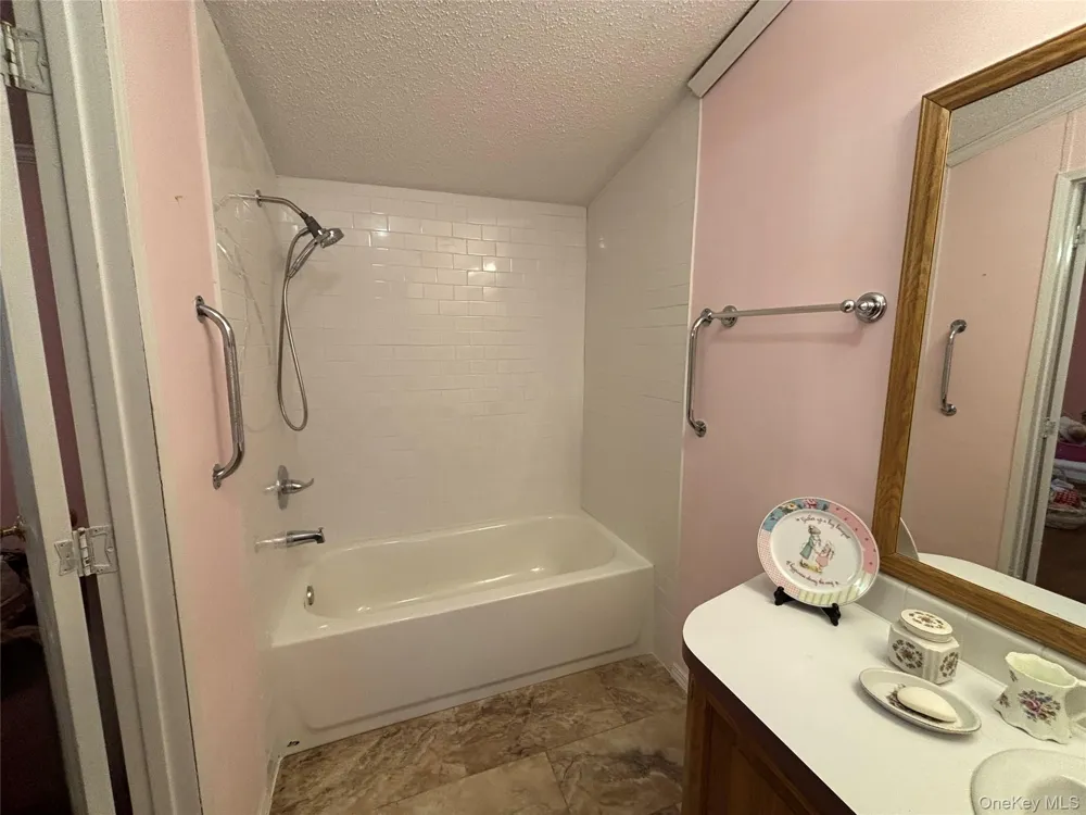 1661 Old Country Road #125 Riverhead, NY 11901