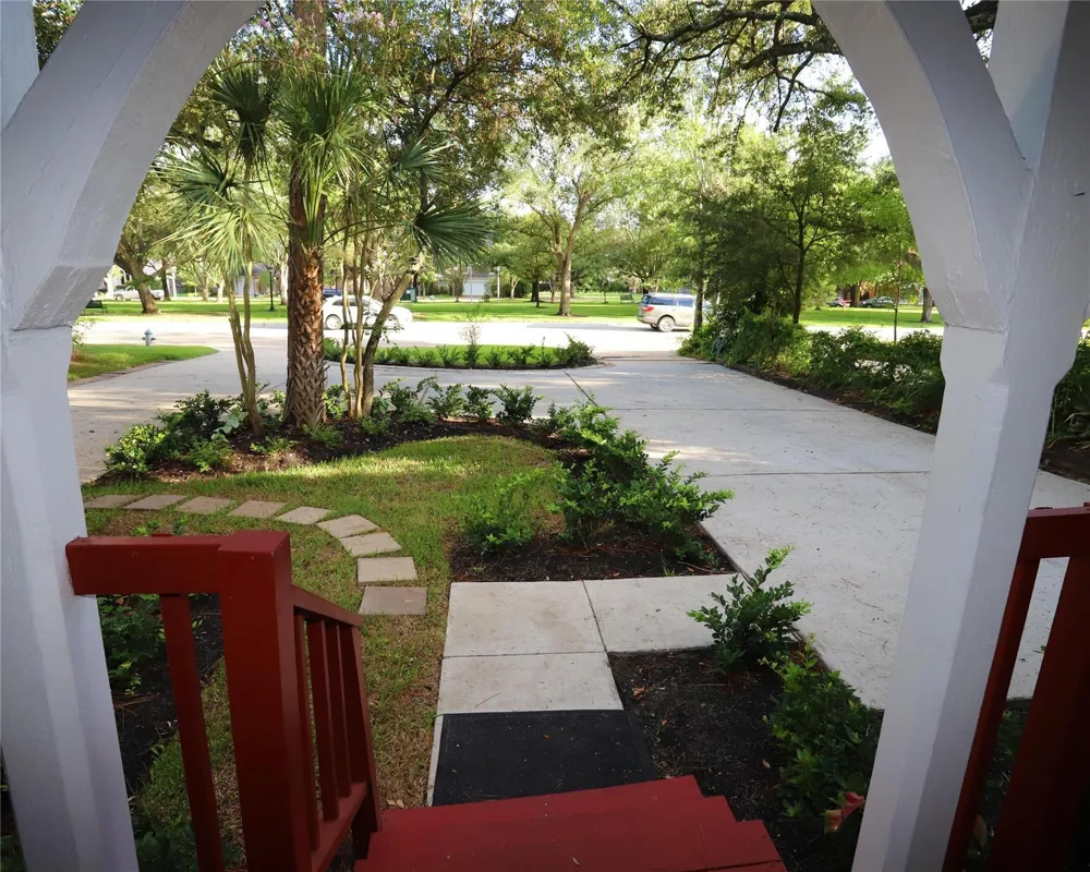 4912 Bellaire Boulevard Bellaire, TX 77401