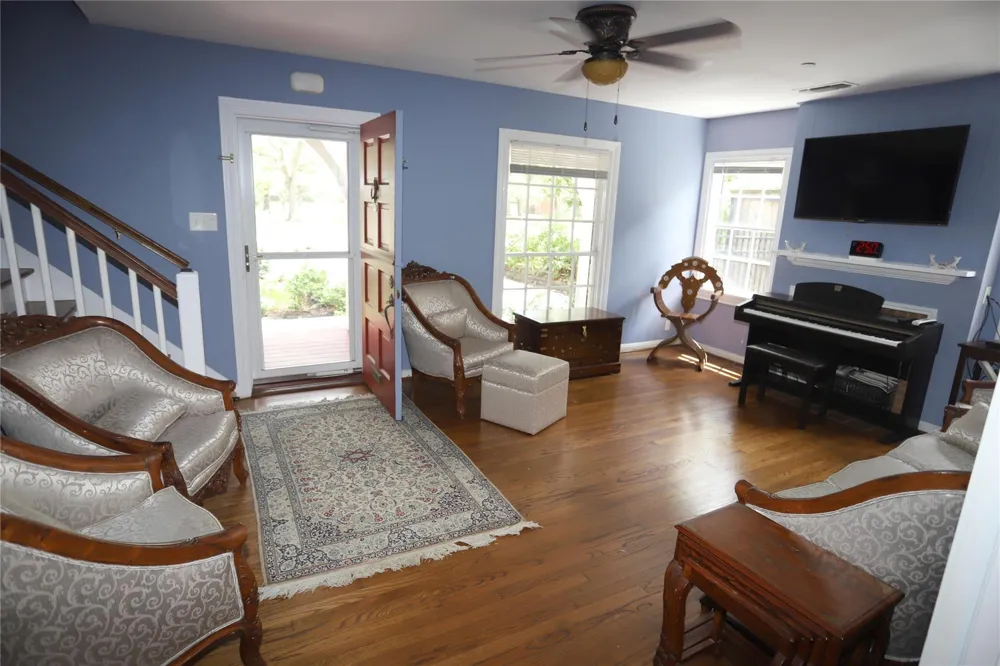 4912 Bellaire Boulevard Bellaire, TX 77401